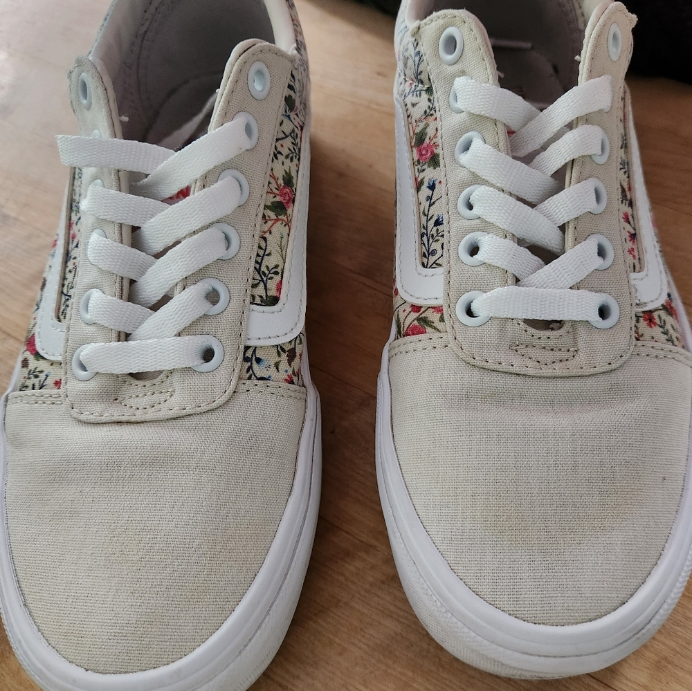 Vans - Picture 3 of 3